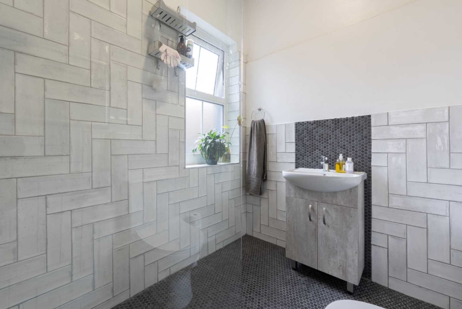 To Let 2 Bedroom Property for Rent in Green Point Western Cape